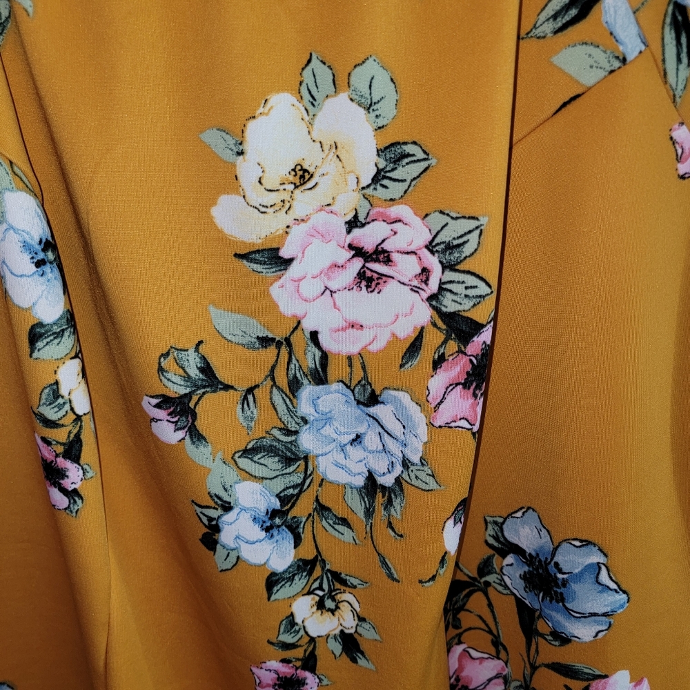 Beautiful Yellow and Floral Dress w/ Tie in back - Picture 3 of 6